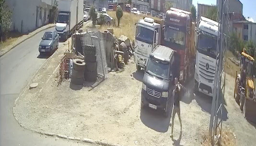 Avcılarda park halindeki kamyonlardan hırsızlık kamerada