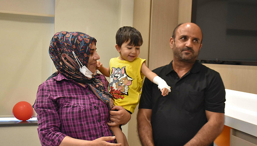 İki çocuğunu aynı hastalıktan kaybeden anne, böbreğiyle Doruk’a hayat verdi