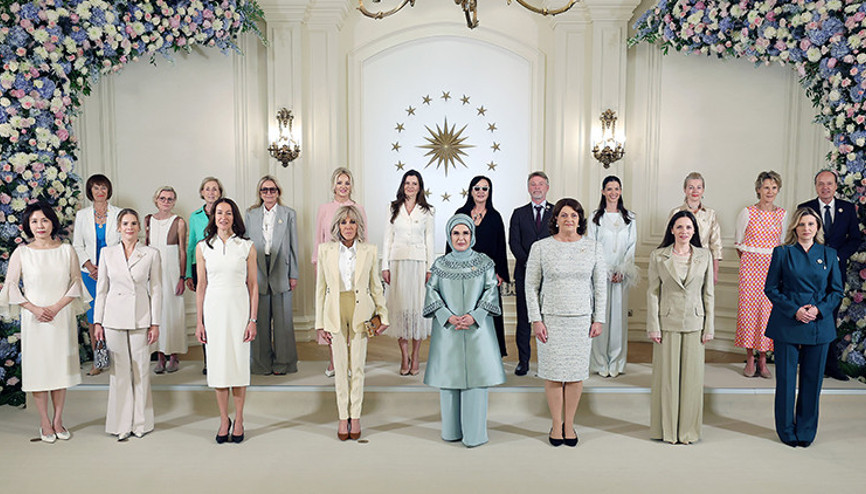Emine Erdoğandan dijital platform uyarısı