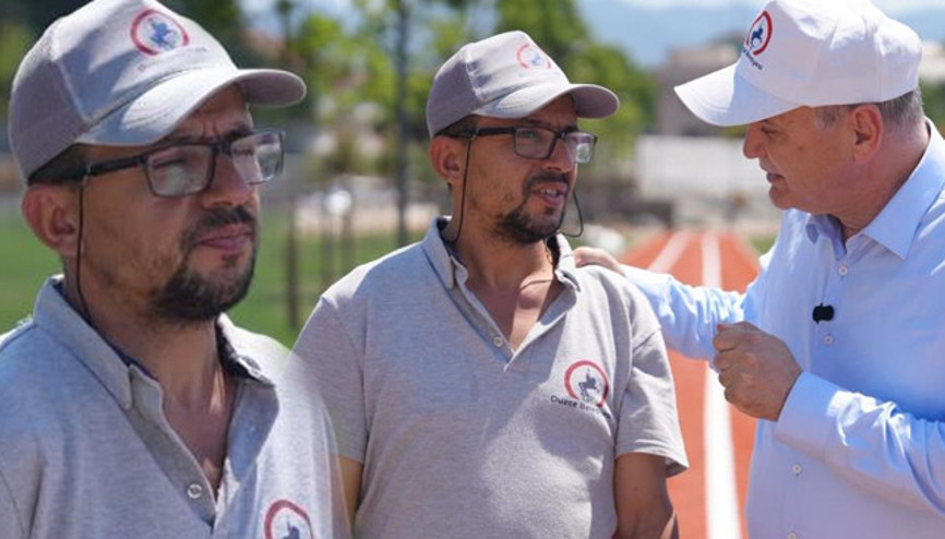 Temizlik işçisi 3.5 milyon TLlik altın dolu çantayı teslim etti Alacağı ödül belli oldu