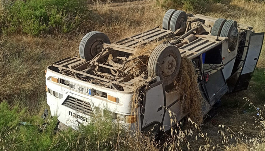 Amasyada tarım işçilerini taşıyan minibüs devrildi: 6’sı çocuk, 16 kişi yaralandı