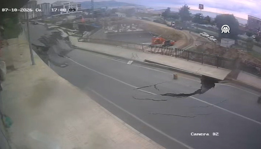 Rizede yolun çökme anı kamerada Rizede yolun çökme anı kamerada