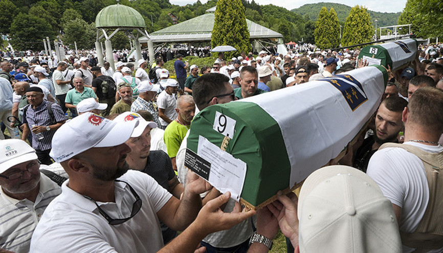 Soykırımın acısı dinmiyor: Srebrenitsada 10 kurban daha defnedildi