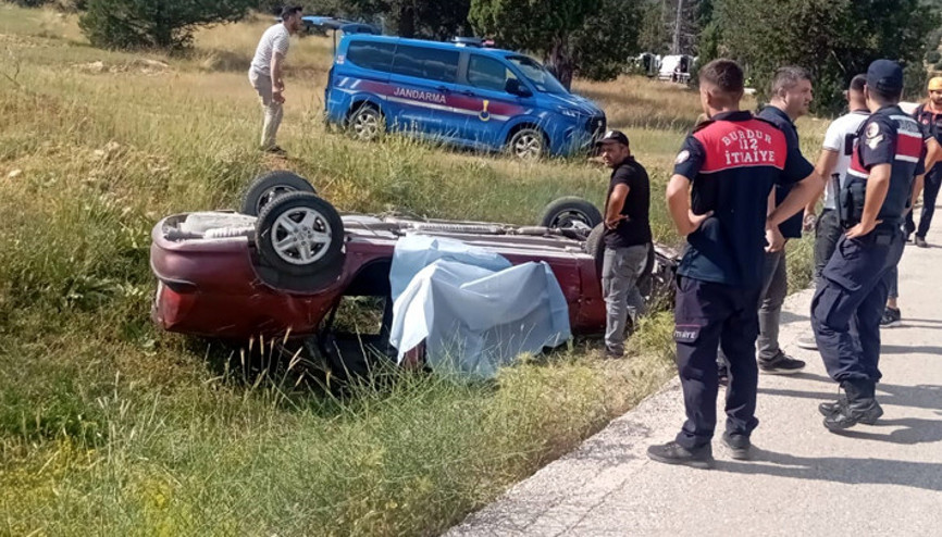 Burdurda feci kaza Otomobil şarampole devrildi: 1 ölü, 2 yaralı