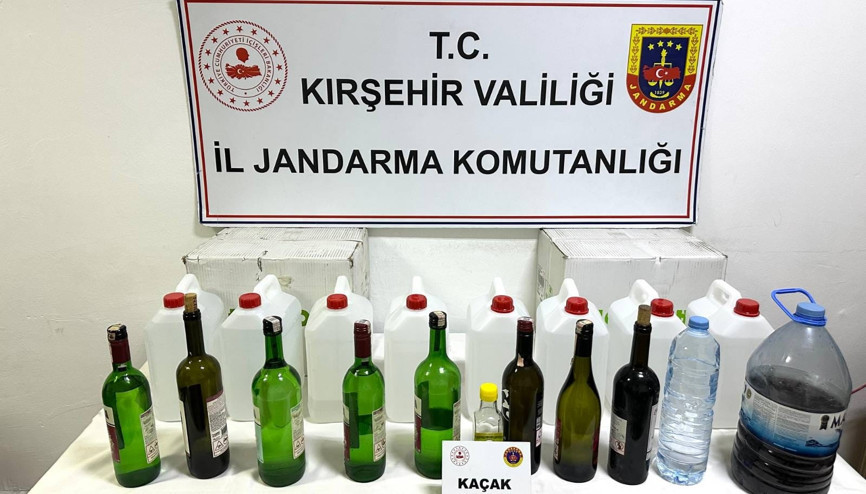 Kırşehirde 40 litre etil alkol ve 8 litre sahte içki ele geçirildi