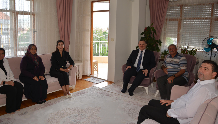 Kaymakamdan şehit kabirleri ve ailelerine ziyaret Kaymakamdan şehit kabirleri ve ailelerine ziyaret
