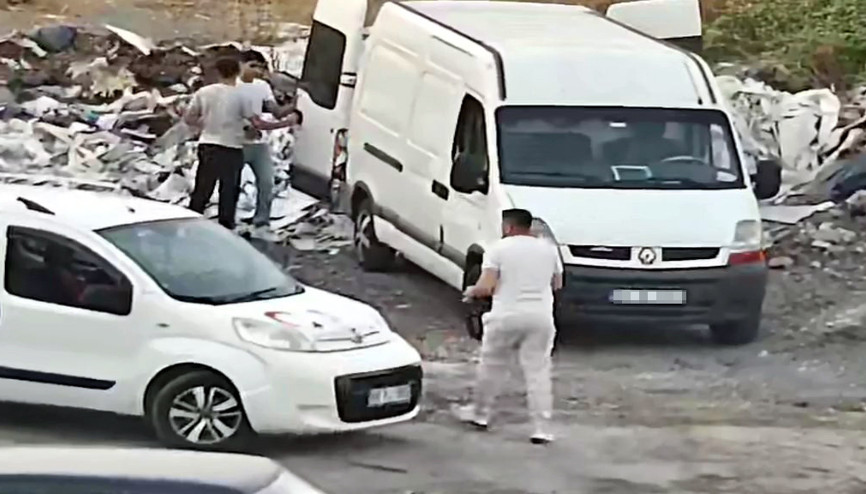 Avcılarda kaçak moloz döken 2 araç sahibine 100 bin lira ceza