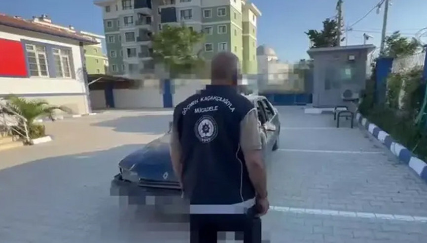 Hatay’da 4 araçta 15 göçmen yakalandı 4 organizatör tutuklandı