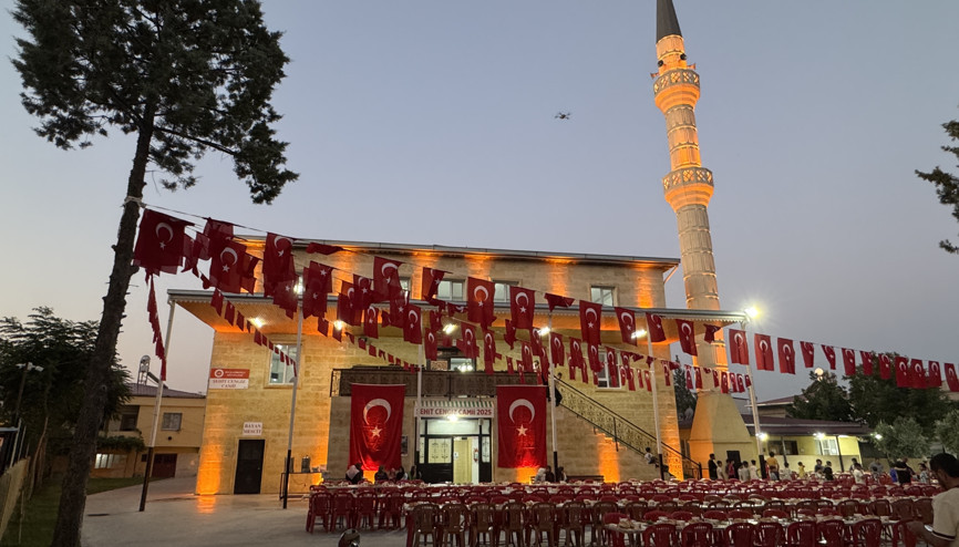 Gaziantep ve Kahramanmaraşta 15 Temmuz şehitleri dualarla anıldı Gaziantep ve Kahramanmaraşta 15 Temmuz şehitleri dualarla anıldı