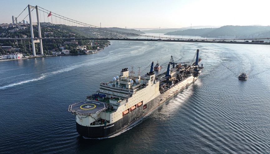 CASTRONE İstanbul Boğazından geçti