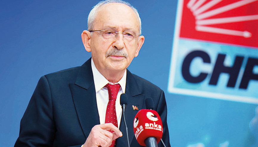 CHPde hem ihraç hem Özele çağrı: Gelin CHP içinde kalın