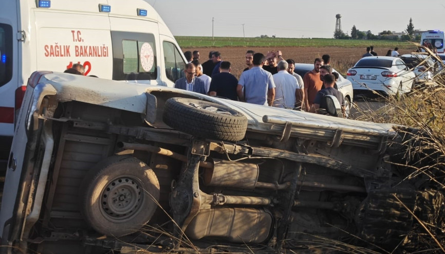 Mardinde hafif ticari araç şarampole devrildi: 3 yaralı Mardinde hafif ticari araç şarampole devrildi: 3 yaralı