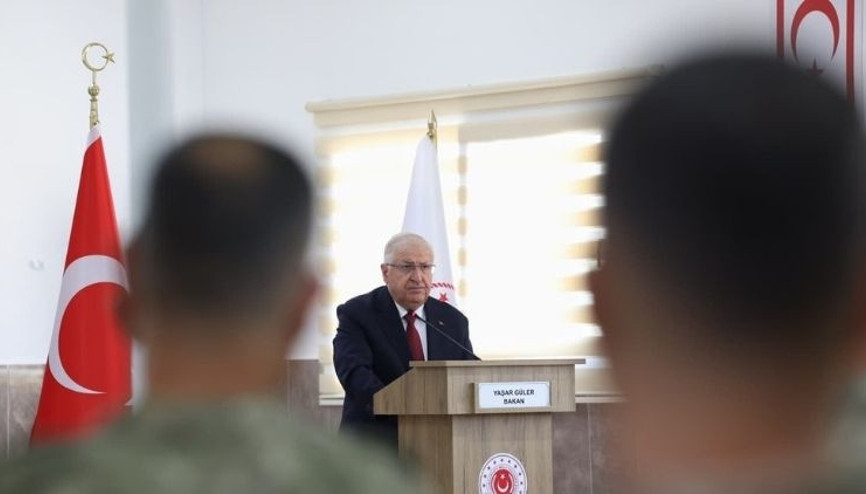 Bakan Güler, KKTCde Mehmetçik ile bir araya geldi