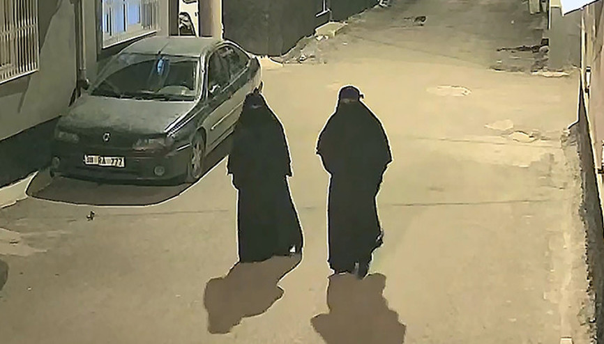 Adanada çarşaf giyip ev soyan hırsızlar kamerada Saklandıkları adreste yakalandılar