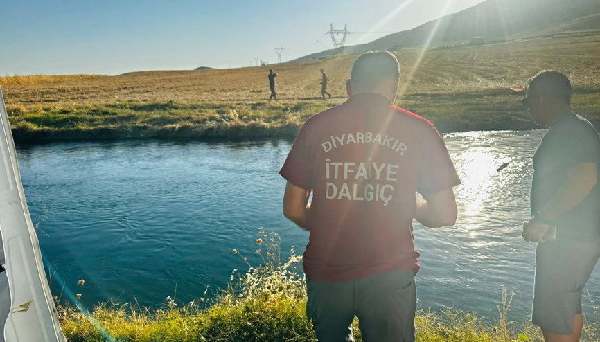 Diyarbakırda üzen olay... Serinlemek için girdiği sulama kanalında kayboldu Diyarbakırda üzen olay... Serinlemek için girdiği sulama kanalında kayboldu