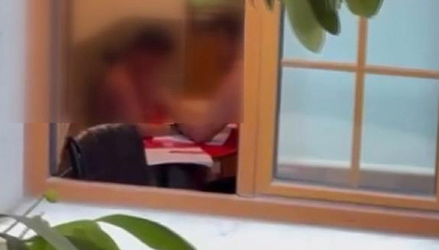 İstanbul’da rehabilitasyon merkezinde öğrenciye şiddet Öğretmenin dayağını baba görüntüledi