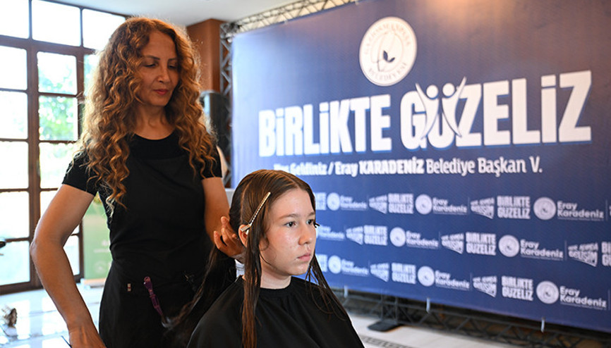 Gaziosmanpaşa Belediyesinin Birlikte Güzeliz projesi çocuklarla gönüllü kuaförleri bir araya getirdi