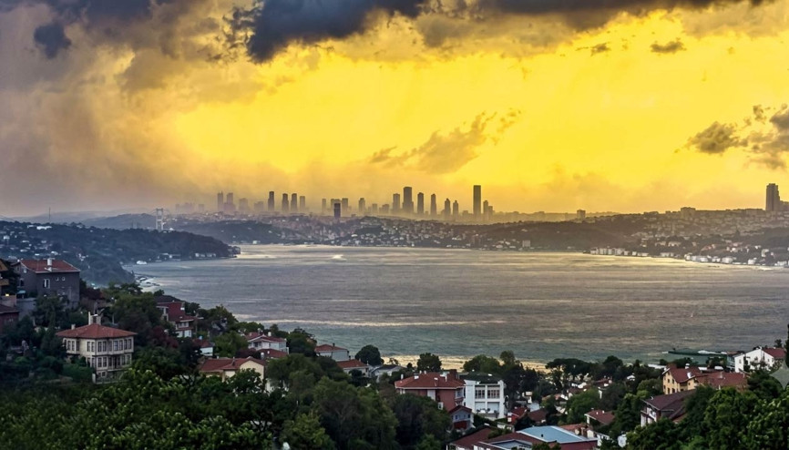 İstanbul’u fırtına vurdu