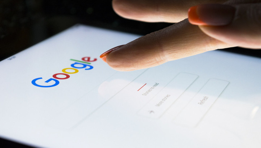 Dev yayıncılar Google ile köprüleri atıyor Son yapay zeka hamlesi dünya medyasını vurdu: Trafik azaldı, reklam durdu Dev yayıncılar Google ile köprüleri atıyor Son yapay zeka hamlesi dünya medyasını vurdu: Trafik azaldı, reklam durdu