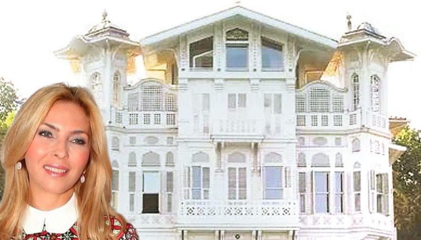 Arzu Sabancı yalısını gezdirdi