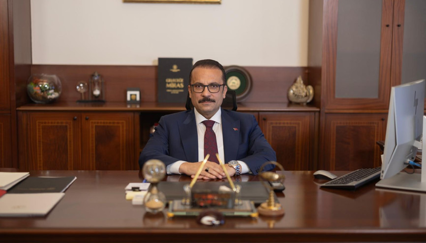 AYNI KAFALAR “KÜLAH ÇALINDI” DEMİŞTİ AYNI KAFALAR “KÜLAH ÇALINDI” DEMİŞTİ