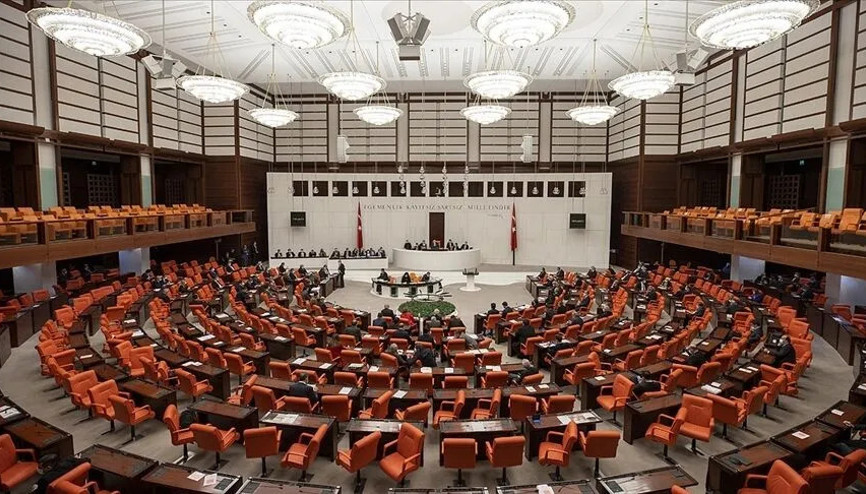 TBMMden geçti... En düşük emekli aylığı 23 bin 552 liraya yükseldi