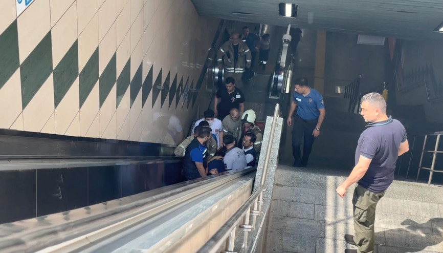 Şişli’de görme engelli kişi metro raylarına düştü; itfaiye kurtardı Şişli’de görme engelli kişi metro raylarına düştü; itfaiye kurtardı