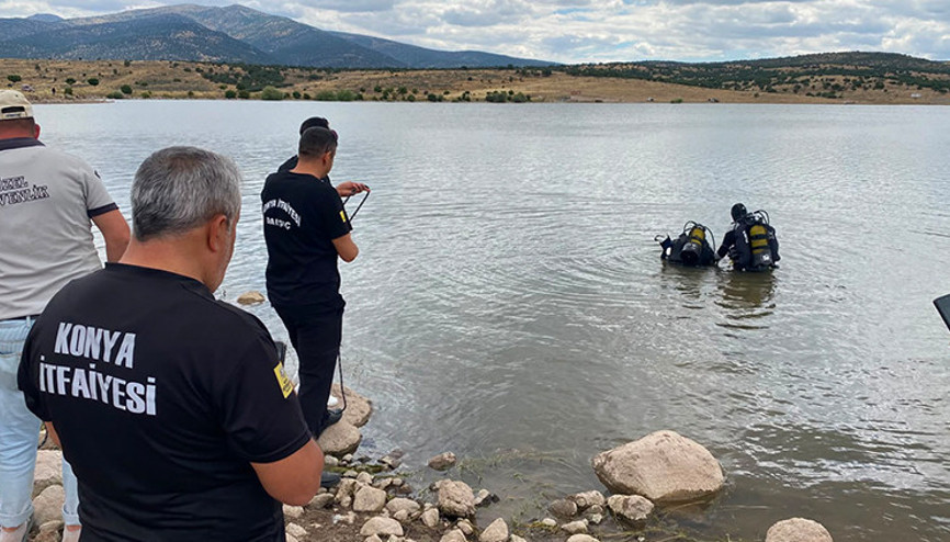 Düşen oltasını almak için girdiği gölette boğuldu