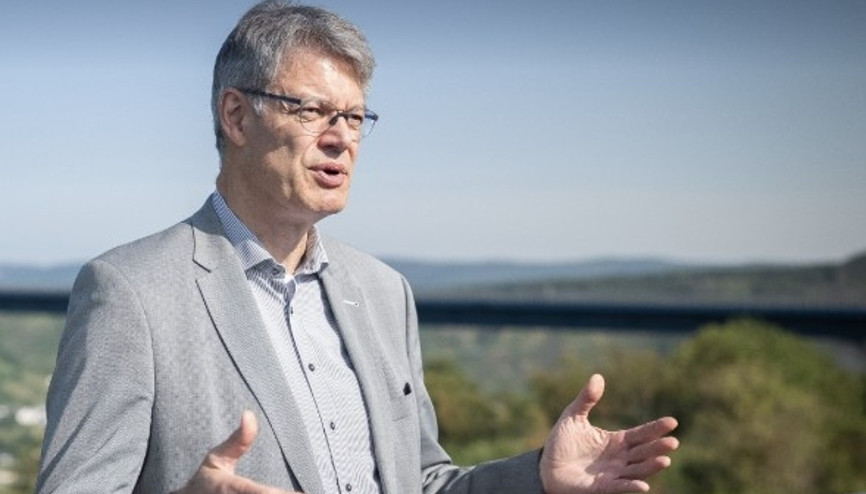 Kovulmadan istifa edecek