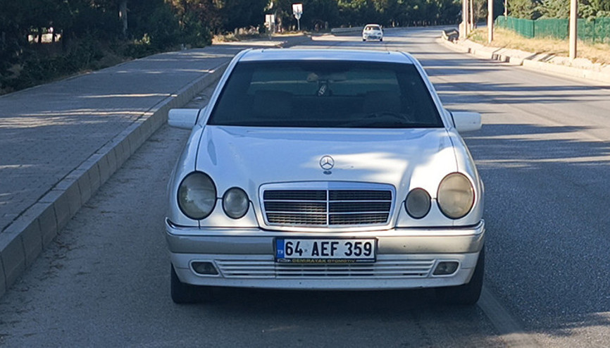 Sürücünün plaka oyunu kendisine pahalıya patladı: Aracı trafikten men edildi, ceza yedi