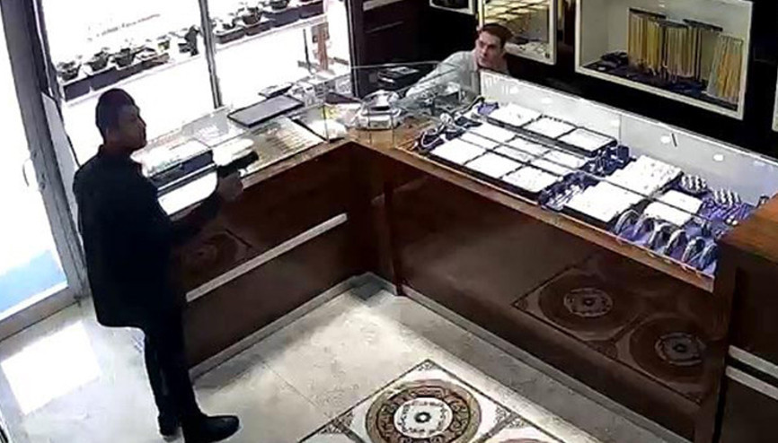 Altın satma bahanesiyle girdi, kuyumcuyu öldürdü Gerçeği HTS kayıtları ortaya çıkardı... Kan donduran cinayetin görüntüsü kamerada Altın satma bahanesiyle girdi, kuyumcuyu öldürdü Gerçeği HTS kayıtları ortaya çıkardı... Kan donduran cinayetin görüntüsü kamerada