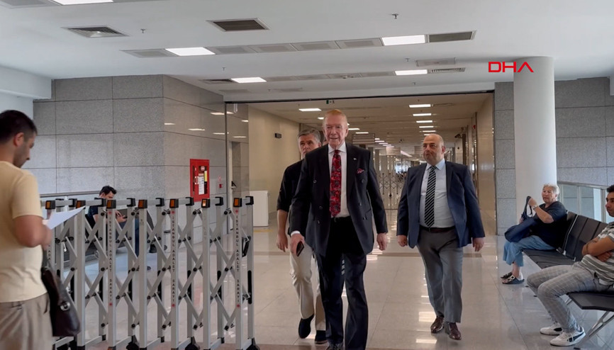 Ahbap Derneği soruşturmasında Uğur Dündar ifade vermek için adliyeye geldi