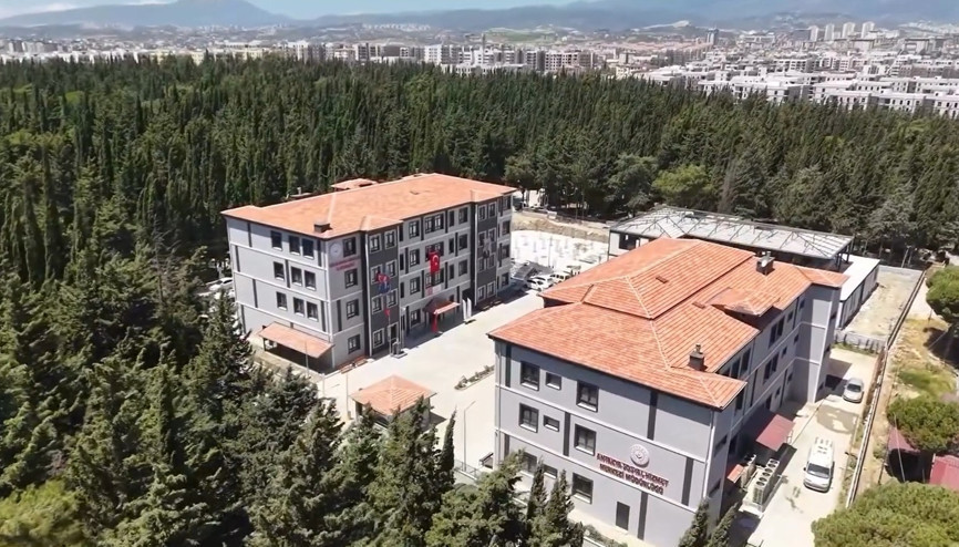 Hatay’da kamu binaları hızla yükseliyor