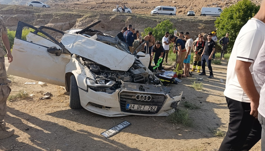 Şırnakta otomobil şarampole devrildi: 4 ağır yaralı