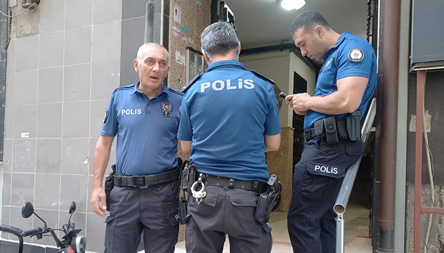 Apartman dairesinden kötü koku yayılıyordu: Ekipler eve girince korkunç gerçek ortaya çıktı