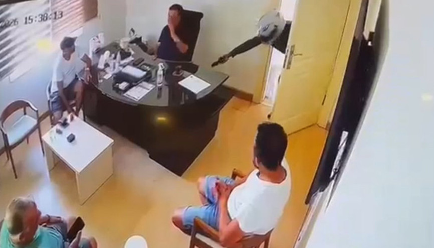 Mersinde tatil sitesi başkanına silahlı saldırı: O anlar kamerada