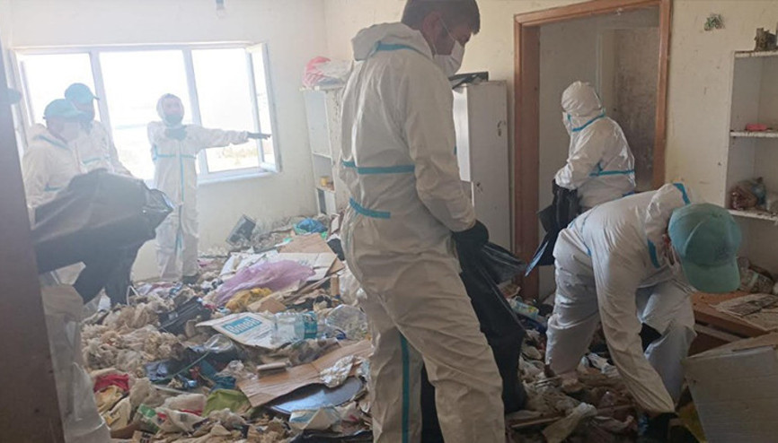 Bursada apartman sakinlerinin şikayet ettiği çöp evden 28 ton atık çıktı