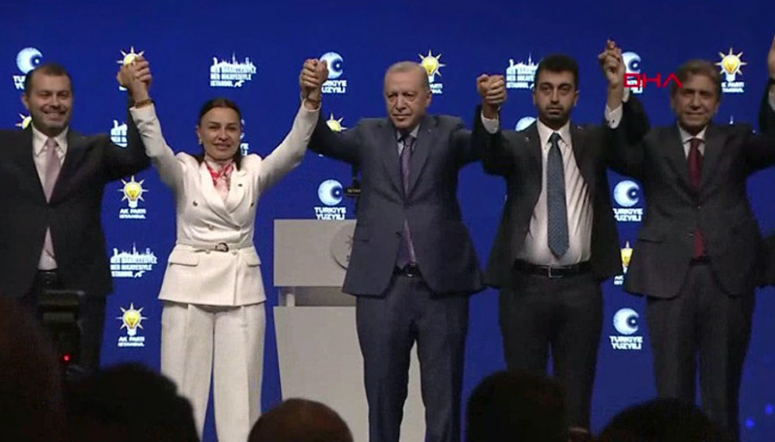 İstanbulda 3 belediye başkanı AK Partiye katıldı: Rozetlerini Cumhurbaşkanı Erdoğan taktı