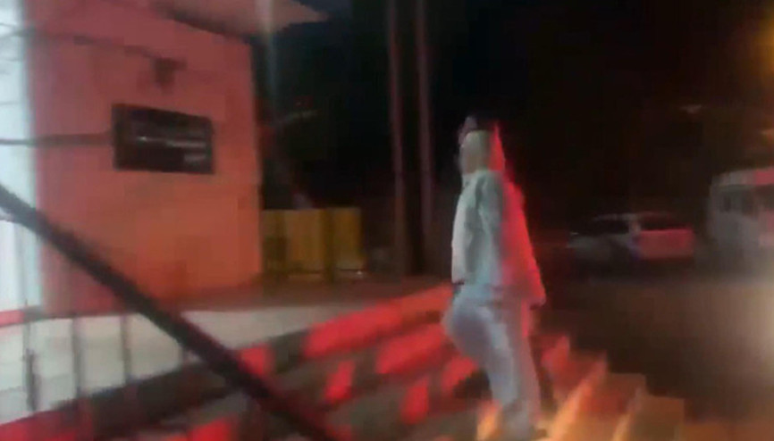 Bakırköyde parkta uygunsuz davranışlarda bulunan 2 kişi yakalandı
