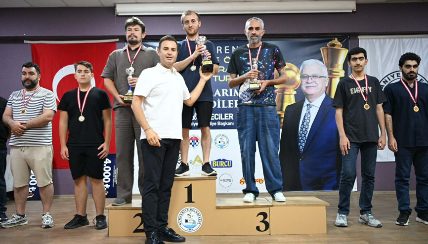 Başkan Akın, satranç turnuvası ödül törenine katıldı
