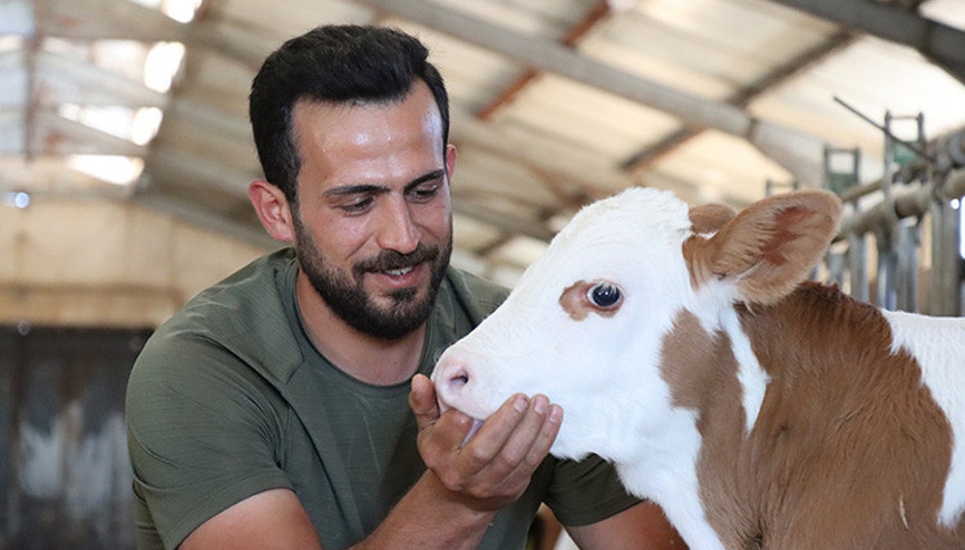 Diplomasını duvara değil, üretime astı