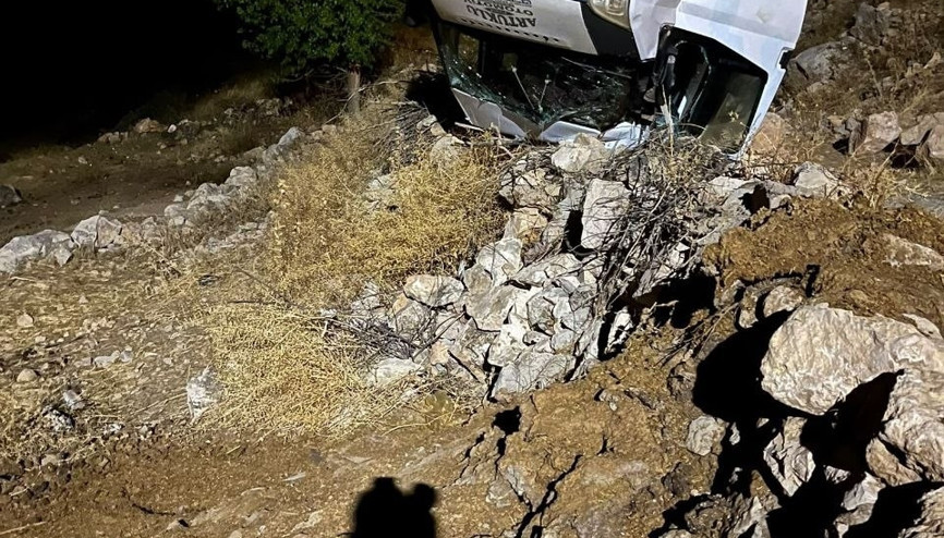Batman’da minibüs şarampole devrildi: 5 yaralı