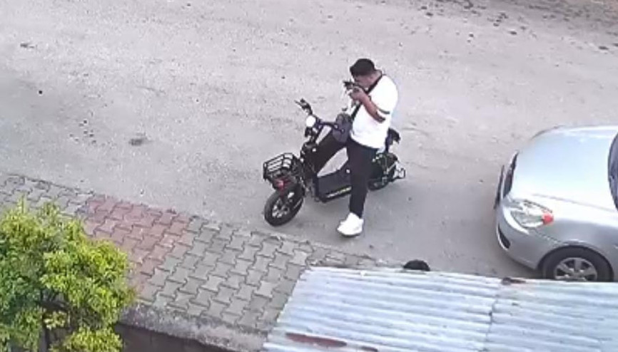 Yavru kediyi öpüp, boğan otizmli serbest bırakıldı Yavru kediyi öpüp, boğan otizmli serbest bırakıldı