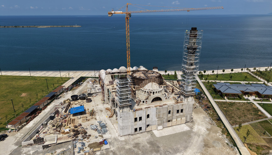 Eski TBMM Başkanı Kahraman, yapımı süren Recep Tayyip Erdoğan Camii’nde incelemede bulundu Eski TBMM Başkanı Kahraman, yapımı süren Recep Tayyip Erdoğan Camii’nde incelemede bulundu