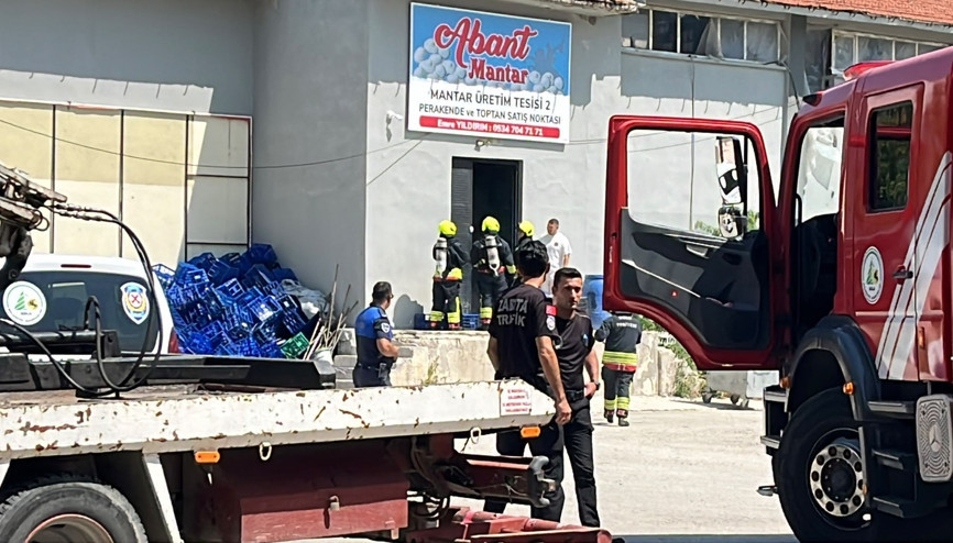 Mantar tesisindeki ilaçlamadan kaynaklı dumanı görüp, yangın ihbarında bulundular Mantar tesisindeki ilaçlamadan kaynaklı dumanı görüp, yangın ihbarında bulundular