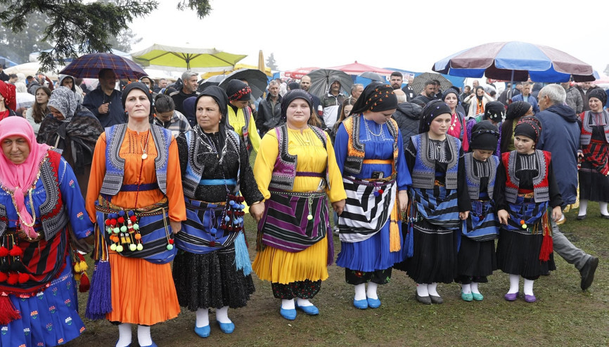 Yayla şenliğinde horonlu gelenek coşkusu