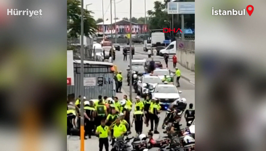 Fatihte polise bıçakla saldırı kamerada; ayağından vurularak yakalandı