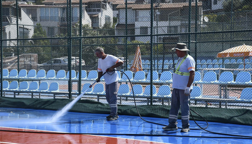 Kuşadası Tenis Kulübünde temizlik çalışması