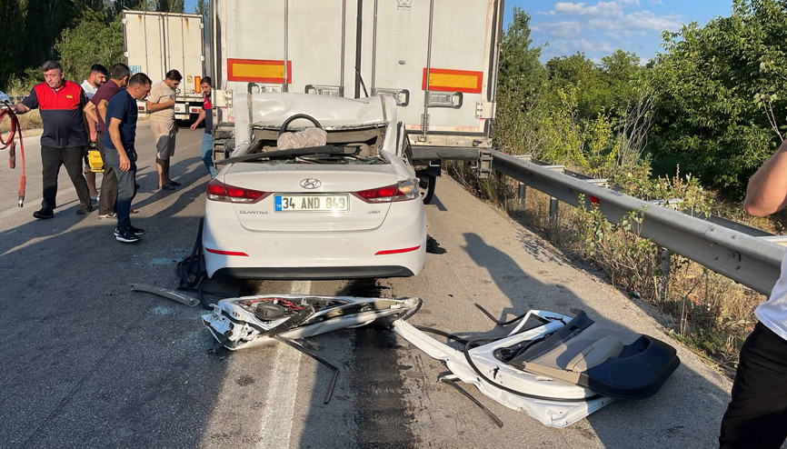 Tokatta TIRa arkadan çarpan otomobil sürücüsü öldü