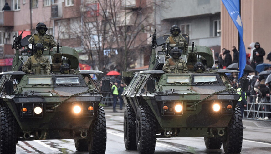 NATOdan Kosova kararı: Arnavutlar ile Sırpların bölgelerini ayıran köprüde geri çekilme başladı